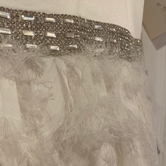 White Bridal/ Prom Sleeveless Gown, NRT - Picture 6 of 14